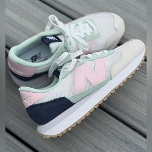 New Balance 237 Women’s Retro Sneakers
